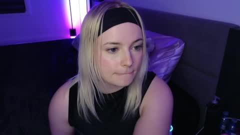 margot_robbie7 online show from April 29, 2026, 1:21 am
