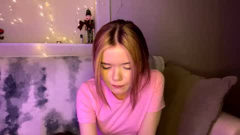 Lina online show from February 24, 2026, 9:35 pm