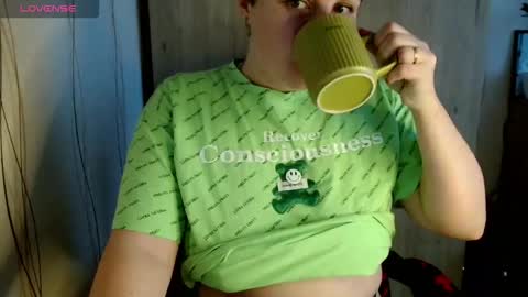 Mari online show from November 5, 2025, 6:02 am