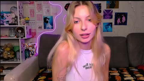 Snapshot of maria_hunt chatting on December 7, 2024, 6:21 am Maria online show from December 7, 2024, 6:21 am