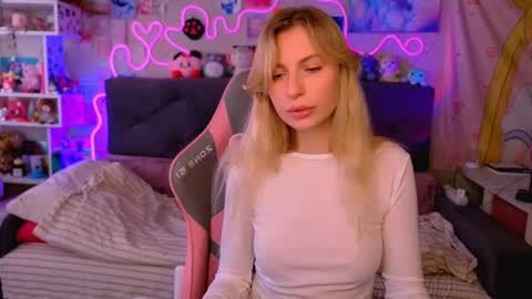 Snapshot of maria_hunt chatting on October 15, 2025, 6:35 am Maria online show from October 15, 2025, 6:35 am