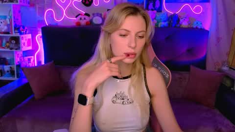 Snapshot of maria_hunt chatting on October 23, 2025, 4:45 am Maria online show from October 23, 2025, 4:45 am