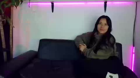 Maria Paula  online show from September 9, 2025, 1:21 pm