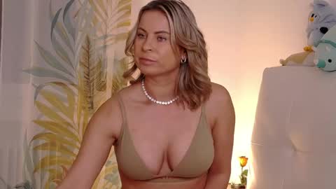 Snapshot of mariafame chatting on May 12, 2026, 4:09 am NEW ACCOUNT MariaMIlan online show from May 12, 2026, 4:09 am