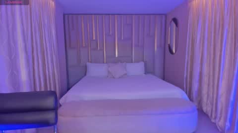 MARIA HERRERA  online show from December 20, 2025, 11:01 pm