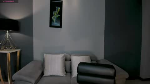 MARIA HERRERA  online show from April 28, 2026, 7:41 pm