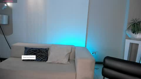 MARIA HERRERA  online show from April 29, 2026, 8:04 pm