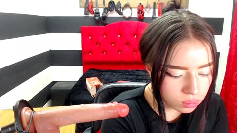 Snapshot of marian_ran_ chatting on December 12, 2024, 9:51 am Marian online show from December 12, 2024, 9:51 am