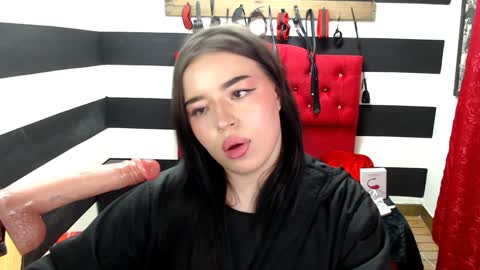 Snapshot of marian_ran_ chatting on February 4, 2025, 9:07 am Marian online show from February 4, 2025, 9:07 am