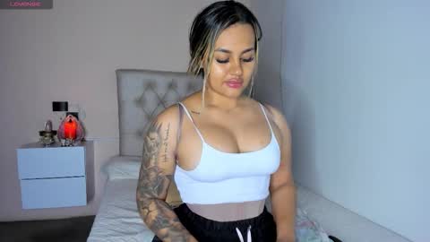 Snapshot of mariana__roe chatting on November 19, 2025, 3:06 am Mariana Roe online show from November 19, 2025, 3:06 am