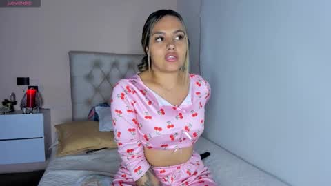 Snapshot of mariana__roe chatting on November 26, 2025, 12:44 am Mariana Roe online show from November 26, 2025, 12:44 am