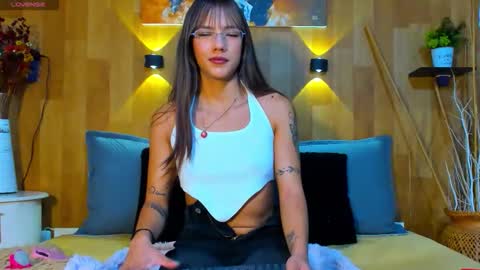 Mariana Angel online show from May 4, 2026, 3:19 pm