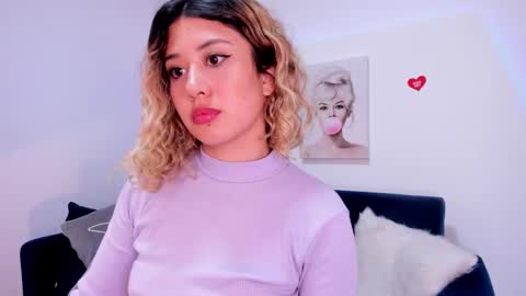 Snapshot of mariana_es chatting on December 13, 2024, 7:15 am Mariana online show from December 13, 2024, 7:15 am