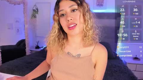 Snapshot of mariana_es chatting on December 29, 2024, 10:34 am Mariana online show from December 29, 2024, 10:34 am