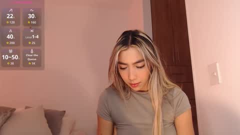 Snapshot of mariana_es chatting on October 14, 2025, 7:36 pm Mariana online show from October 14, 2025, 7:36 pm