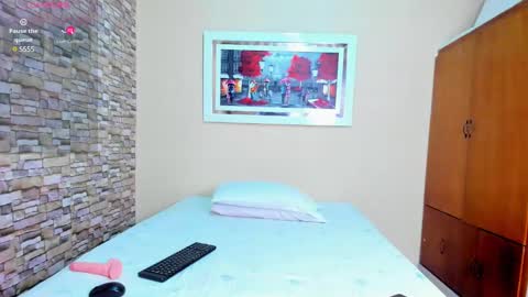 Snapshot of mariana_mauricio chatting on February 9, 2025, 2:06 am mariana mauricio online show from February 9, 2025, 2:06 am