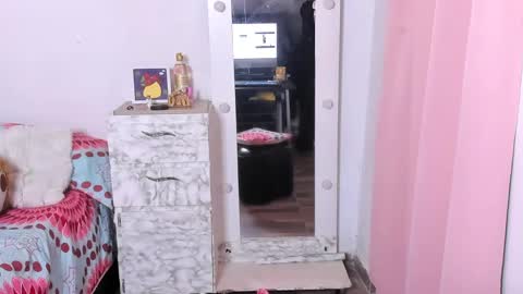 Snapshot of mariana_mr chatting on February 1, 2025, 2:45 pm M A R I A N A online show from February 1, 2025, 2:45 pm