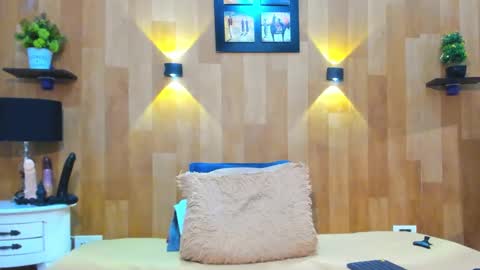 Mariana Angel online show from February 18, 2025, 10:36 pm