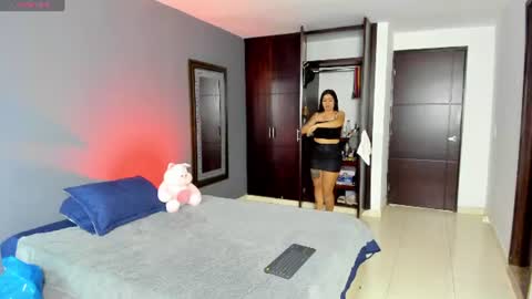 MARIANA Y VALENTINA online show from July 22, 2026, 11:13 am