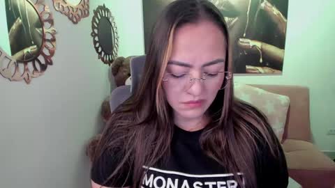 Mariana Lopez online show from May 10, 2026, 1:22 am