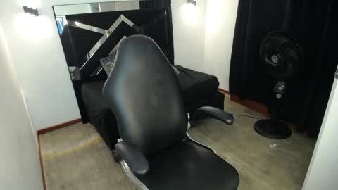 Snapshot of marianarojas_ chatting on May 15, 2026, 5:58 am Mariana online show from May 15, 2026, 5:58 am