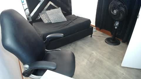 Snapshot of marianarojas_ chatting on May 19, 2026, 7:15 am Mariana online show from May 19, 2026, 7:15 am