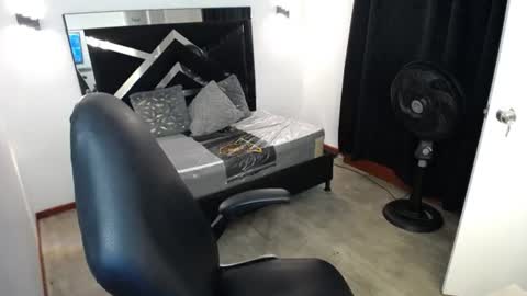 Snapshot of marianarojas_ chatting on June 13, 2026, 4:54 am Mariana online show from June 13, 2026, 4:54 am