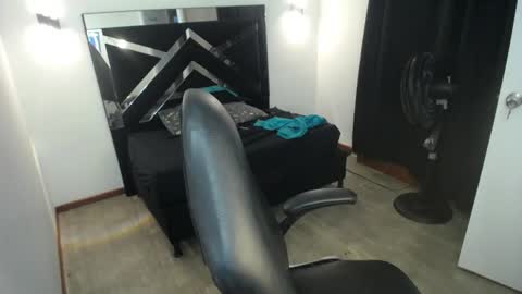 Snapshot of marianarojas_ chatting on June 21, 2026, 6:27 am Mariana online show from June 21, 2026, 6:27 am