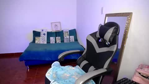 Mariana online show from December 17, 2025, 3:12 am