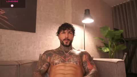 Snapshot of mariano_costa chatting on August 5, 2026, 2:03 am Mariano Costa online show from August 5, 2026, 2:03 am