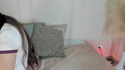 Maria Pettit online show from June 25, 2026, 2:22 am