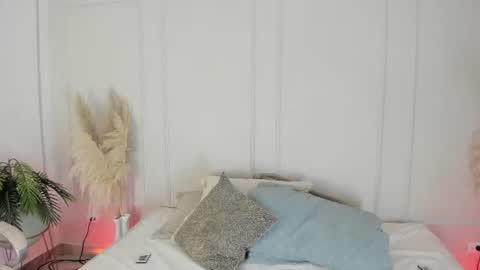 Maria Pettit online show from July 25, 2026, 2:53 am