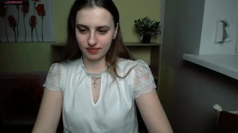 Snapshot of mariatess_ chatting on January 21, 2025, 9:35 am Mariia online show from January 21, 2025, 9:35 am