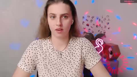 Snapshot of mariatess_ chatting on November 17, 2025, 1:06 pm Mariia online show from November 17, 2025, 1:06 pm