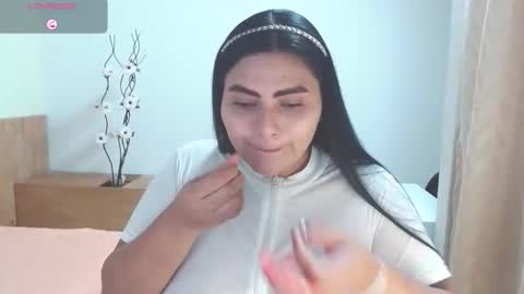 mariavex online show from December 15, 2025, 8:46 pm