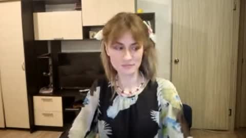 Elianor online show from April 11, 2026, 4:22 pm