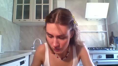 Elianor online show from April 15, 2026, 9:16 am