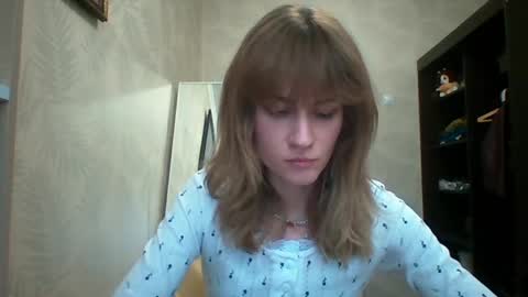 Elianor online show from April 18, 2026, 1:26 pm