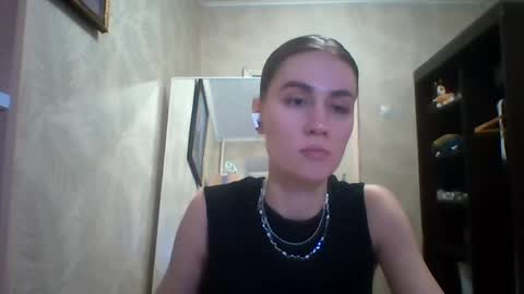 Elianor online show from April 26, 2026, 7:33 pm