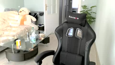 maribor5879 online show from February 28, 2025, 2:42 pm