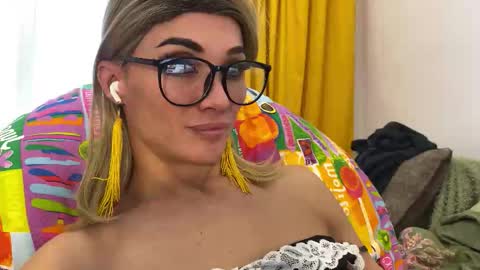 Snapshot of maridekoks chatting on November 18, 2025, 12:42 pm Mari online show from November 18, 2025, 12:42 pm