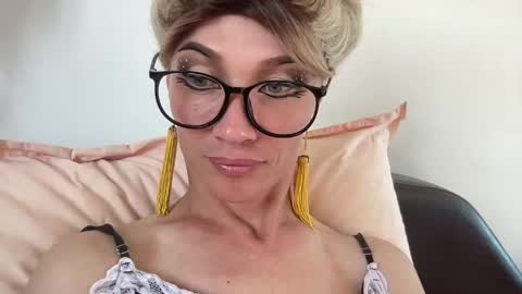 Mari online show from May 6, 2026, 6:19 am