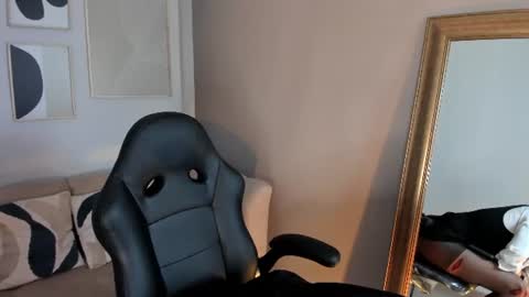 marie_bass online show from June 25, 2026, 1:26 pm