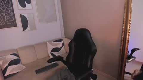 marie_bass online show from August 7, 2026, 1:24 pm