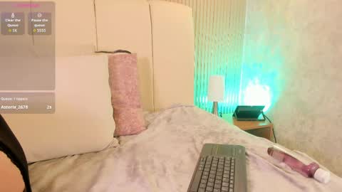 Snapshot of marie_miller_ chatting on May 14, 2026, 1:12 am M A R I E online show from May 14, 2026, 1:12 am