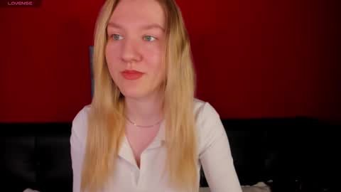 Snapshot of mariel_brown chatting on September 17, 2025, 8:27 am mariel_brown online show from September 17, 2025, 8:27 am