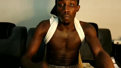 Snapshot of marietabro chatting on April 10, 2026, 9:52 pm marietabro online show from April 10, 2026, 9:52 pm