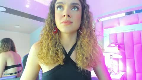 mariiahneedles online show from April 30, 2026, 9:52 pm