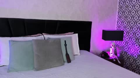 Mariana online show from November 8, 2025, 5:01 pm