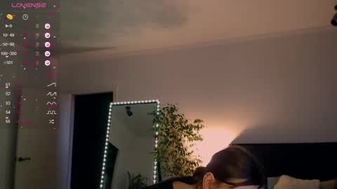 Snapshot of mariique chatting on January 7, 2025, 12:41 pm Mari online show from January 7, 2025, 12:41 pm